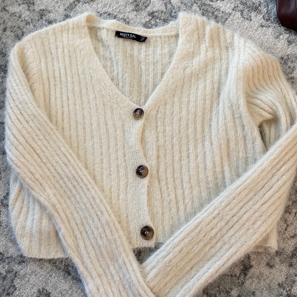 Cropped 3 button sweater